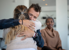 man seeks opioid addiction recovery, hugging a therapist